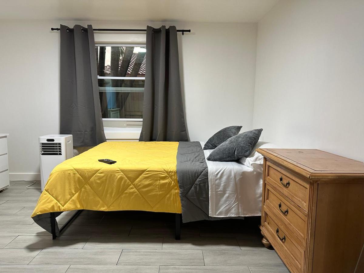 Serene Full Bed With 50 Inch Smart Tv, Netflix, Airplay, Mini-Fridge, And 500 Mbps Wifi Near Fiu, Dolphin Mall, Airport Miami Zewnętrze zdjęcie