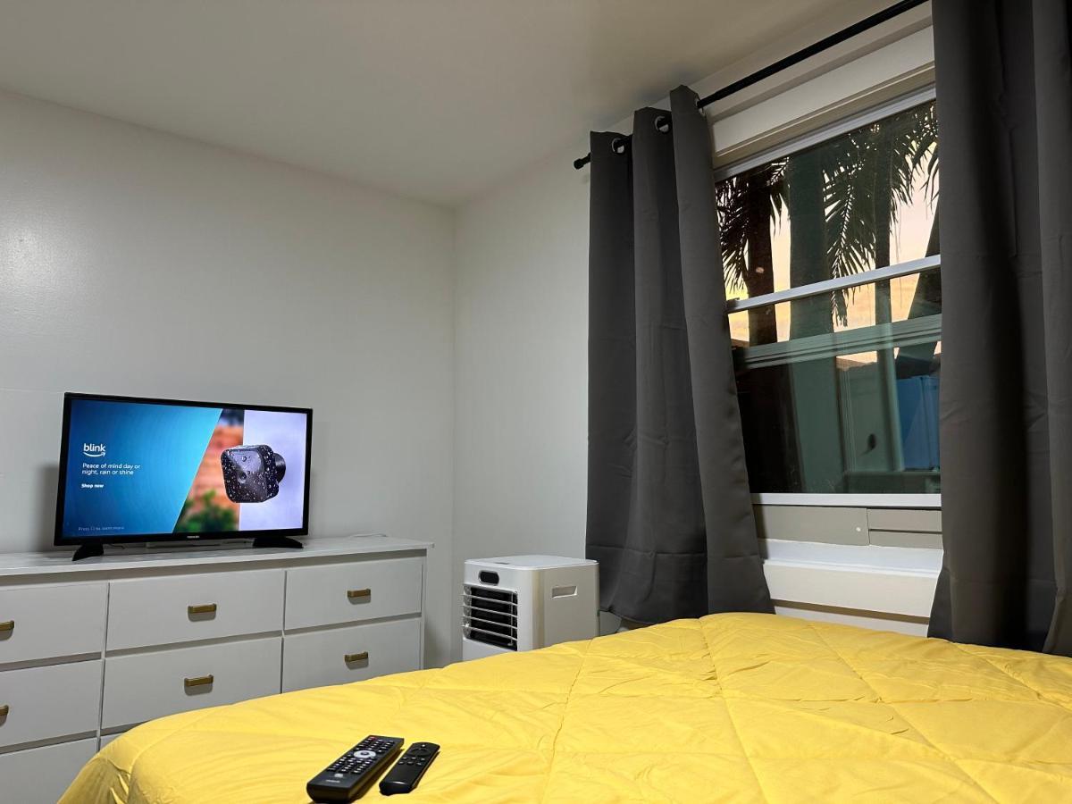 Serene Full Bed With 50 Inch Smart Tv, Netflix, Airplay, Mini-Fridge, And 500 Mbps Wifi Near Fiu, Dolphin Mall, Airport Miami Zewnętrze zdjęcie