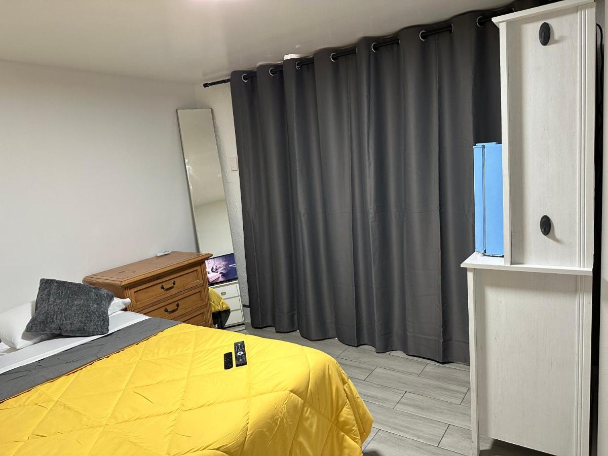 Serene Full Bed With 50 Inch Smart Tv, Netflix, Airplay, Mini-Fridge, And 500 Mbps Wifi Near Fiu, Dolphin Mall, Airport Miami Zewnętrze zdjęcie